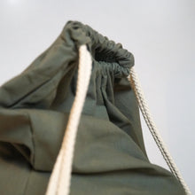 Laden Sie das Bild in den Galerie-Viewer, "Follow your heart" Gymbag - Biniebo